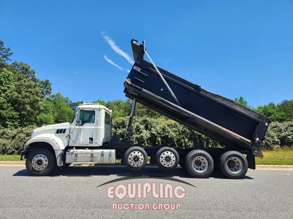 2017 Mack GU713