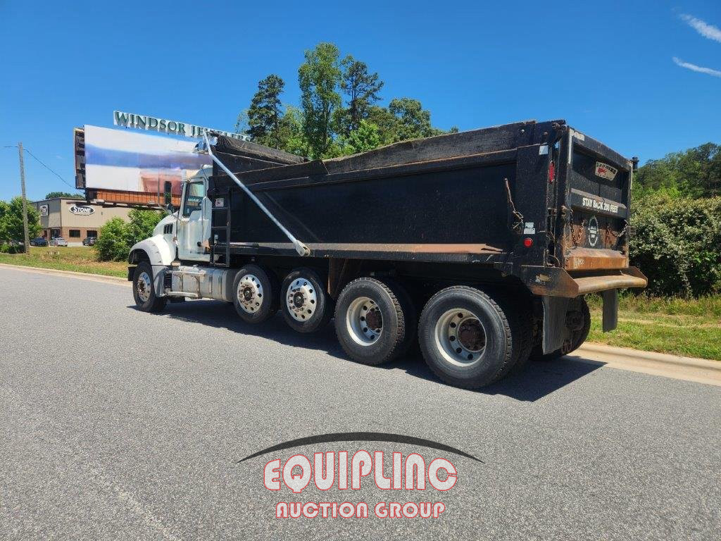 2017 Mack GU713