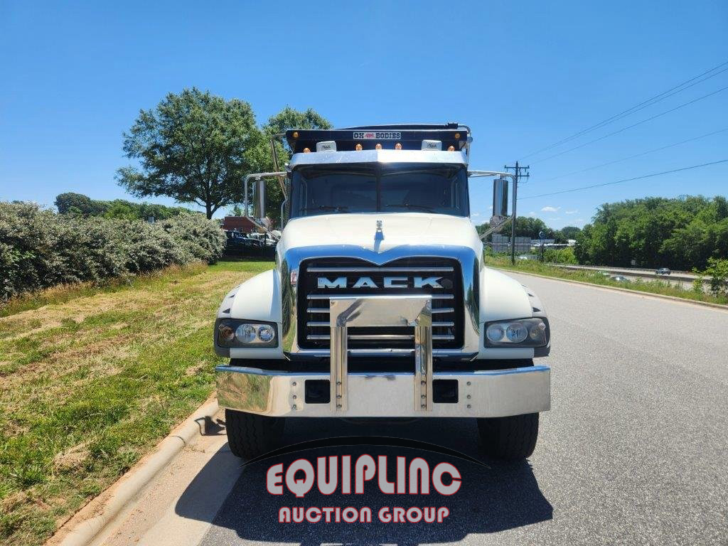 2017 Mack GU713