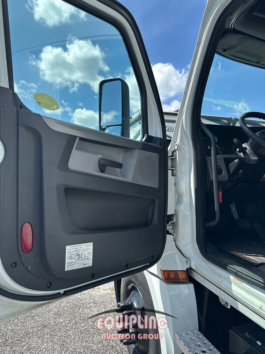 2020 Freightliner CASCADIA