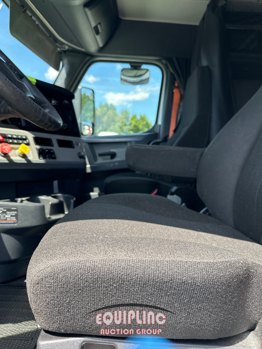 2020 Freightliner CASCADIA