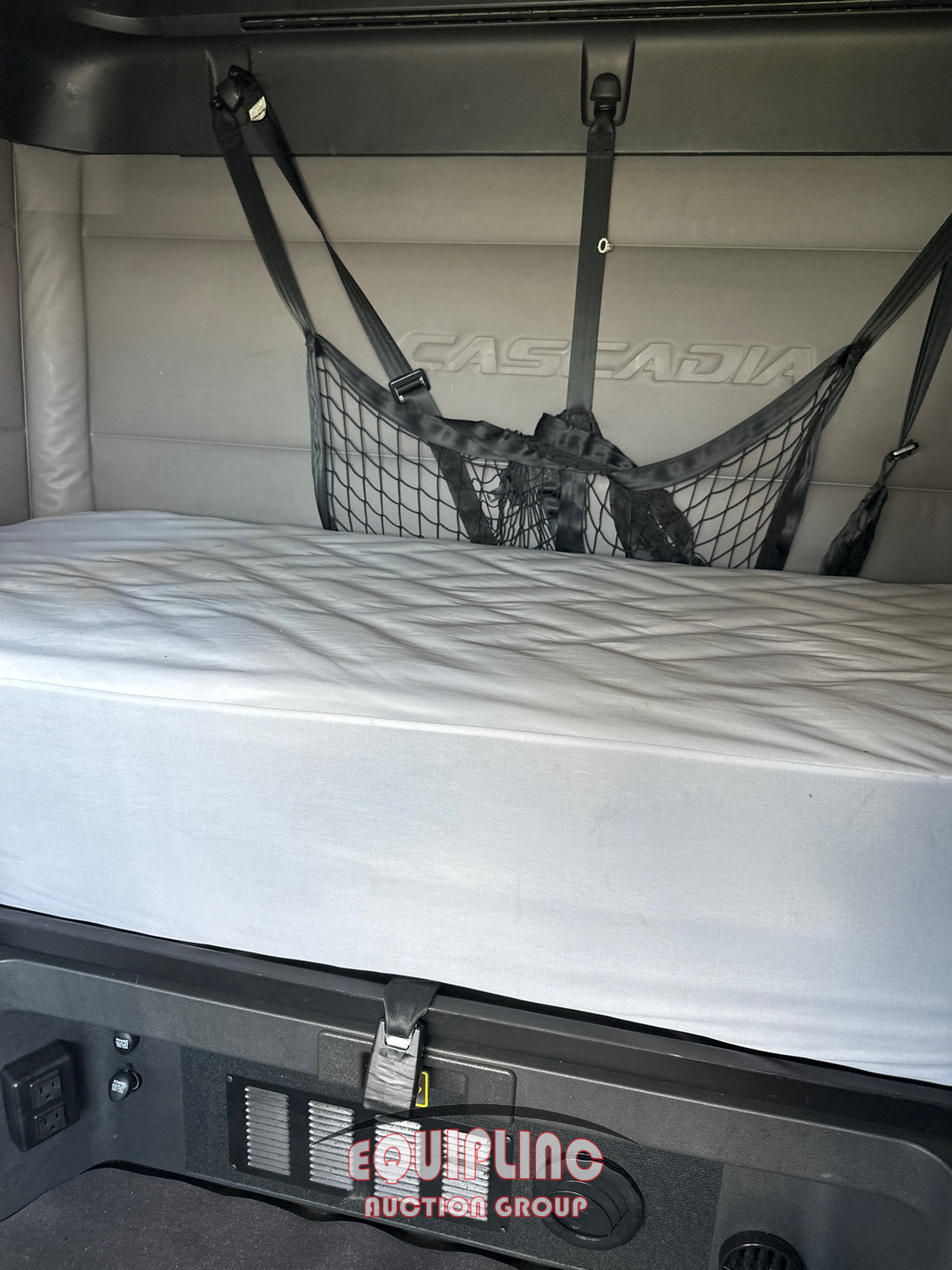 2020 Freightliner CASCADIA