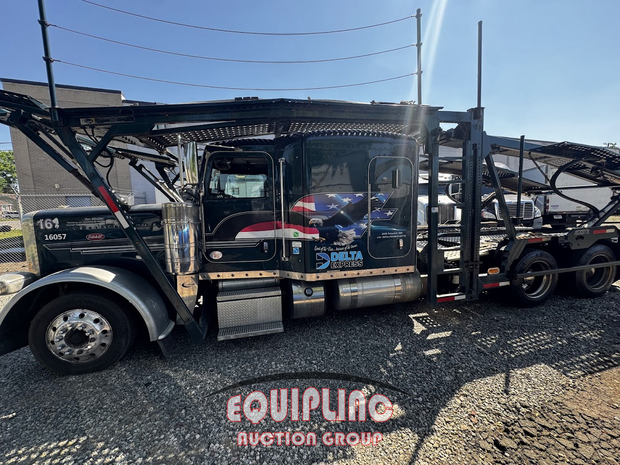 Photo of a 2019 Peterbilt 389