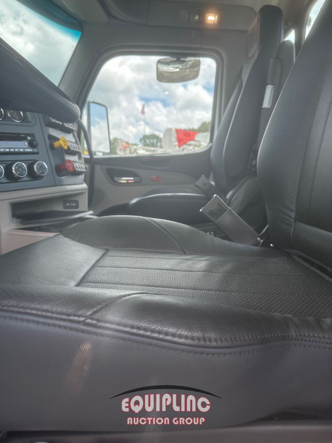 2025 Peterbilt 567