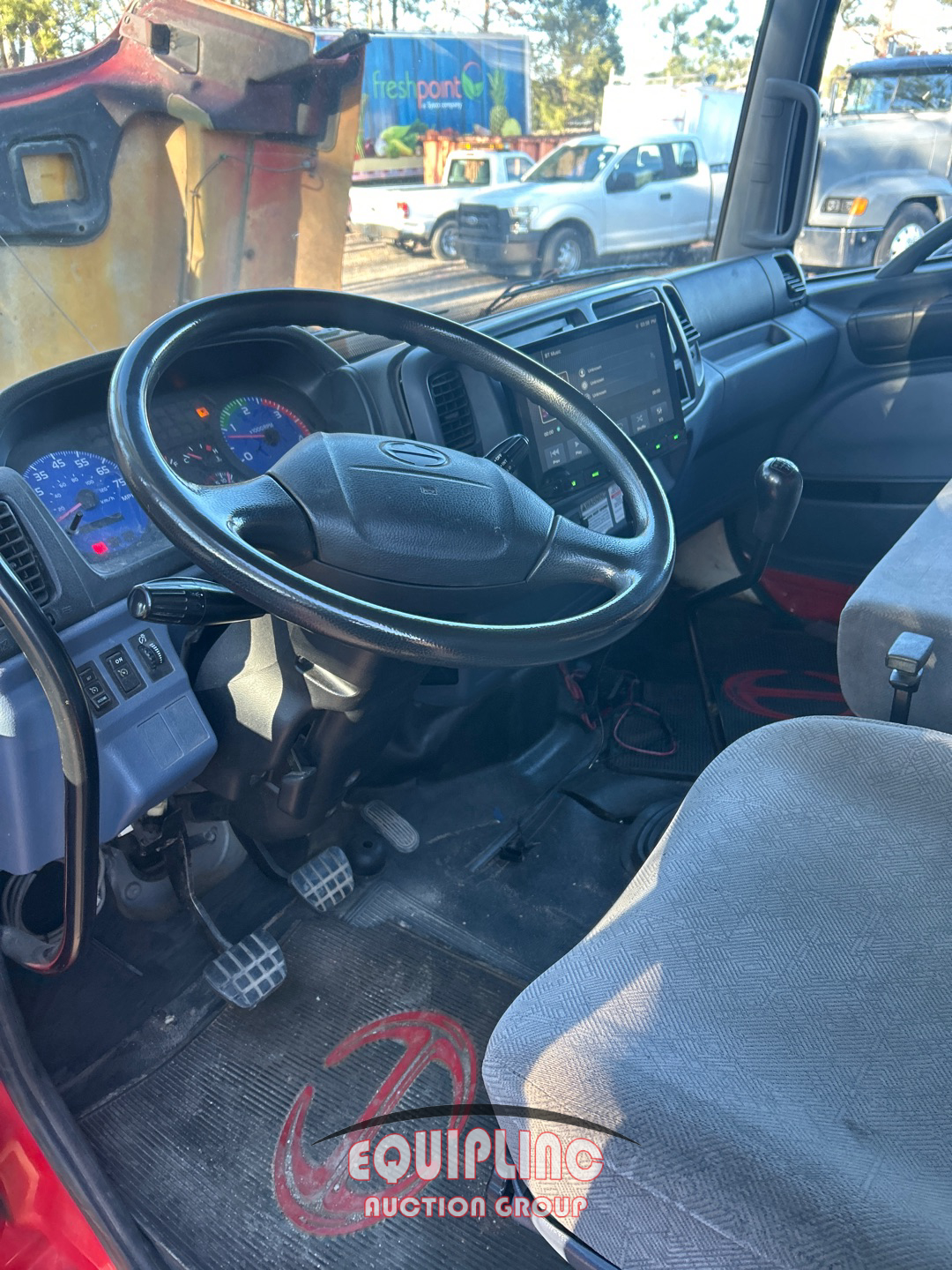 2005 Hino 268