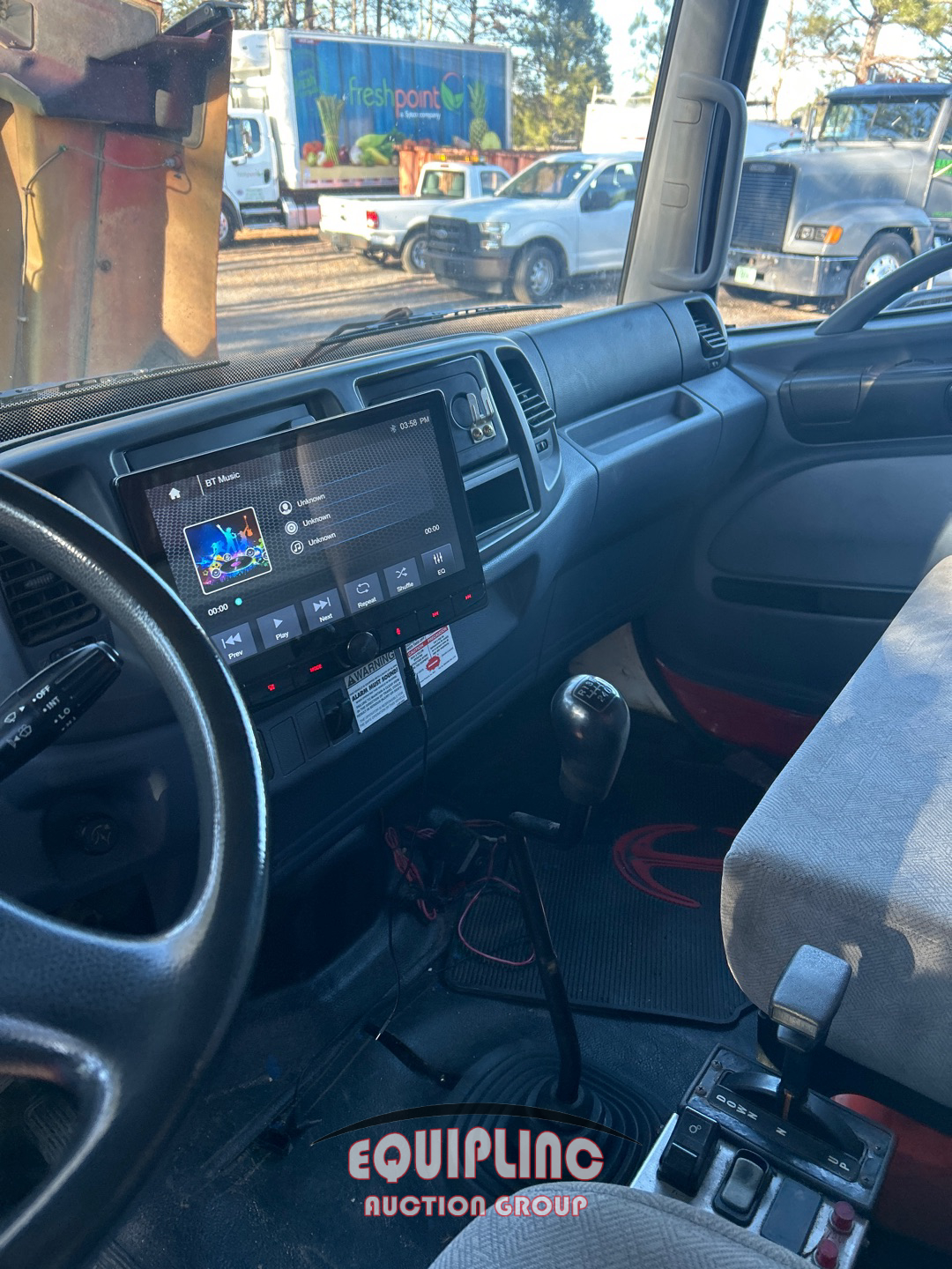 2005 Hino 268