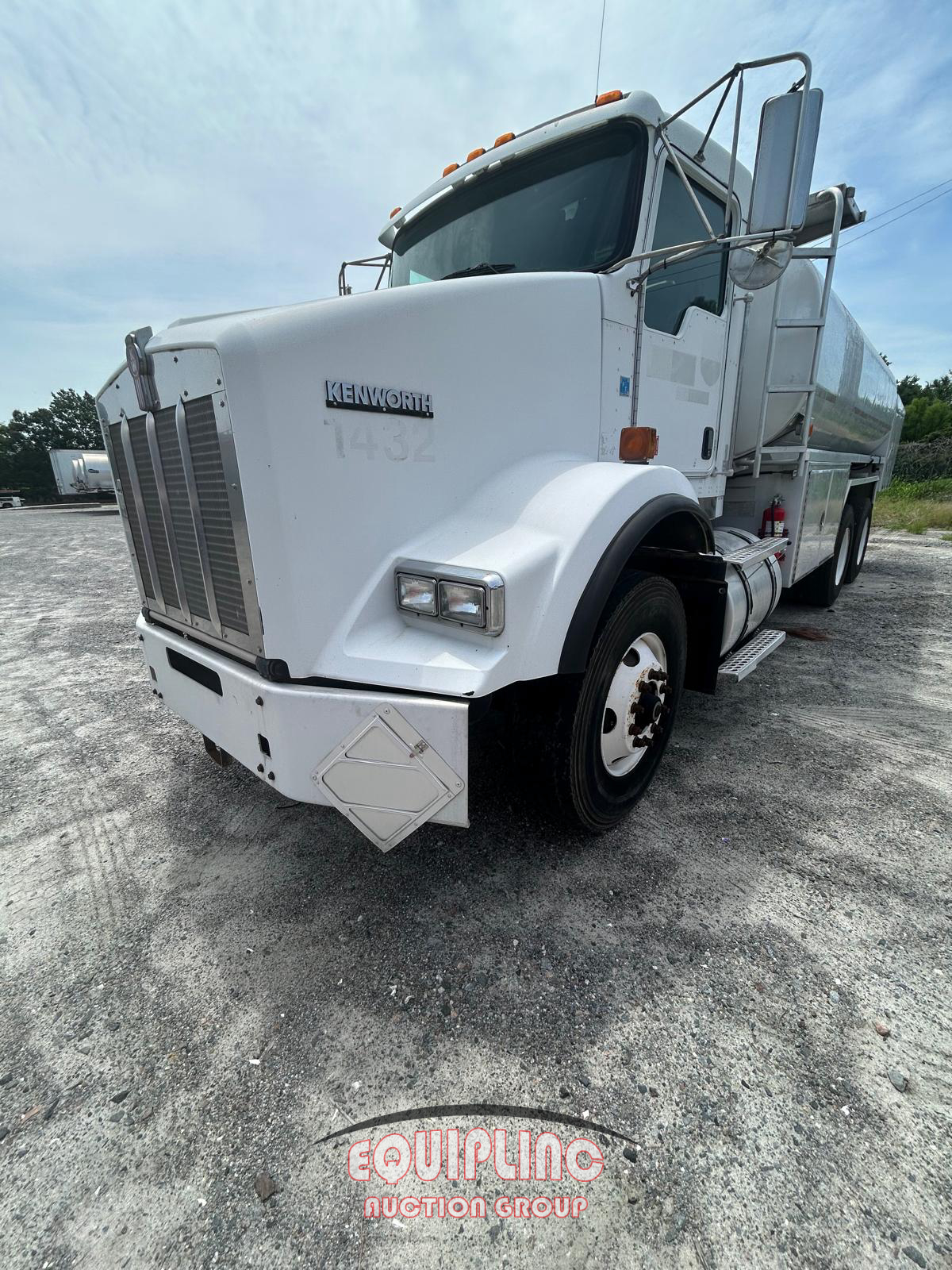 2009 KENWORTH T8 SERIES FUEL TRUCK