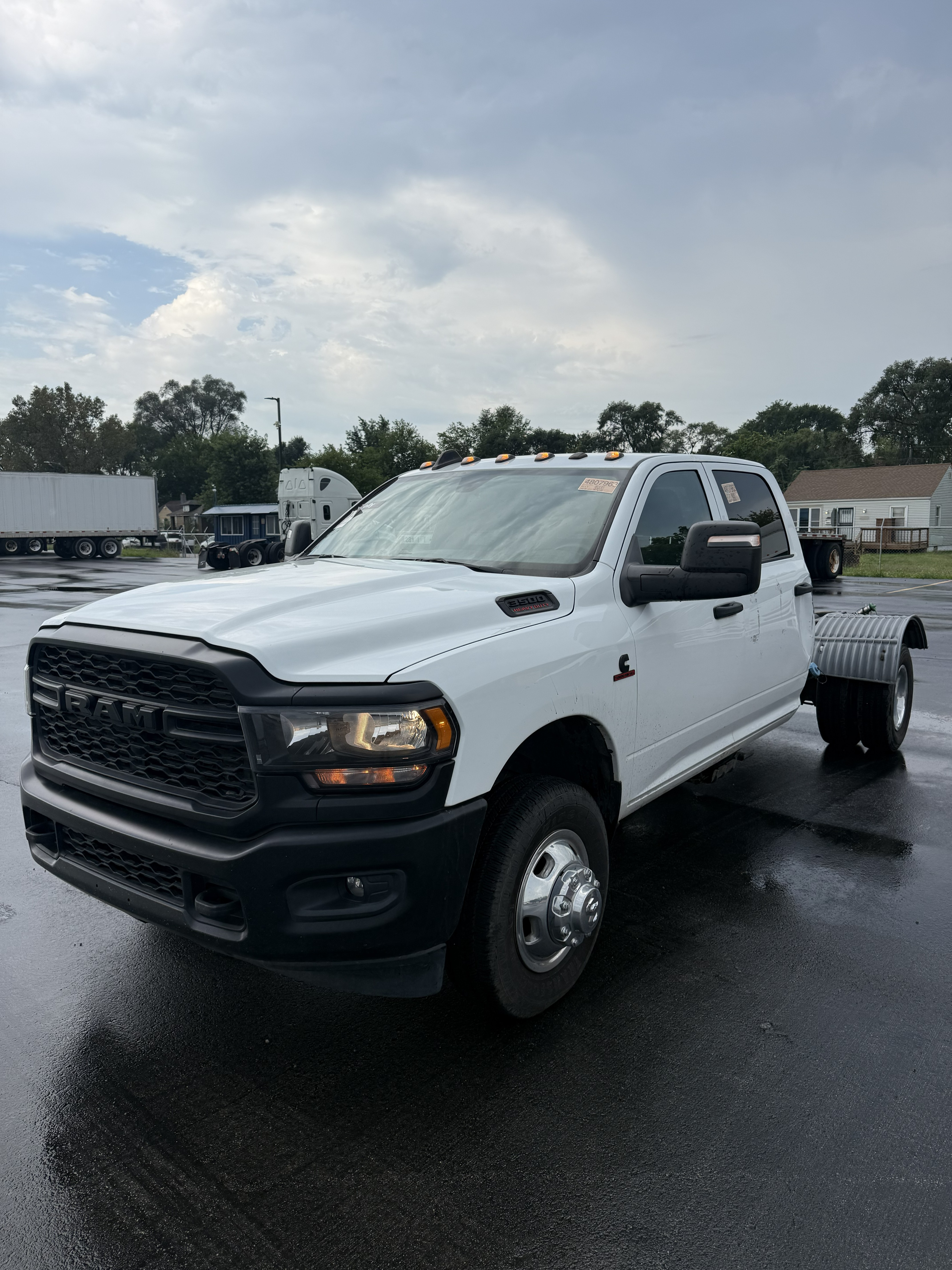 2023 RAM 3500 4X2 S/A CAB & CHASSI
