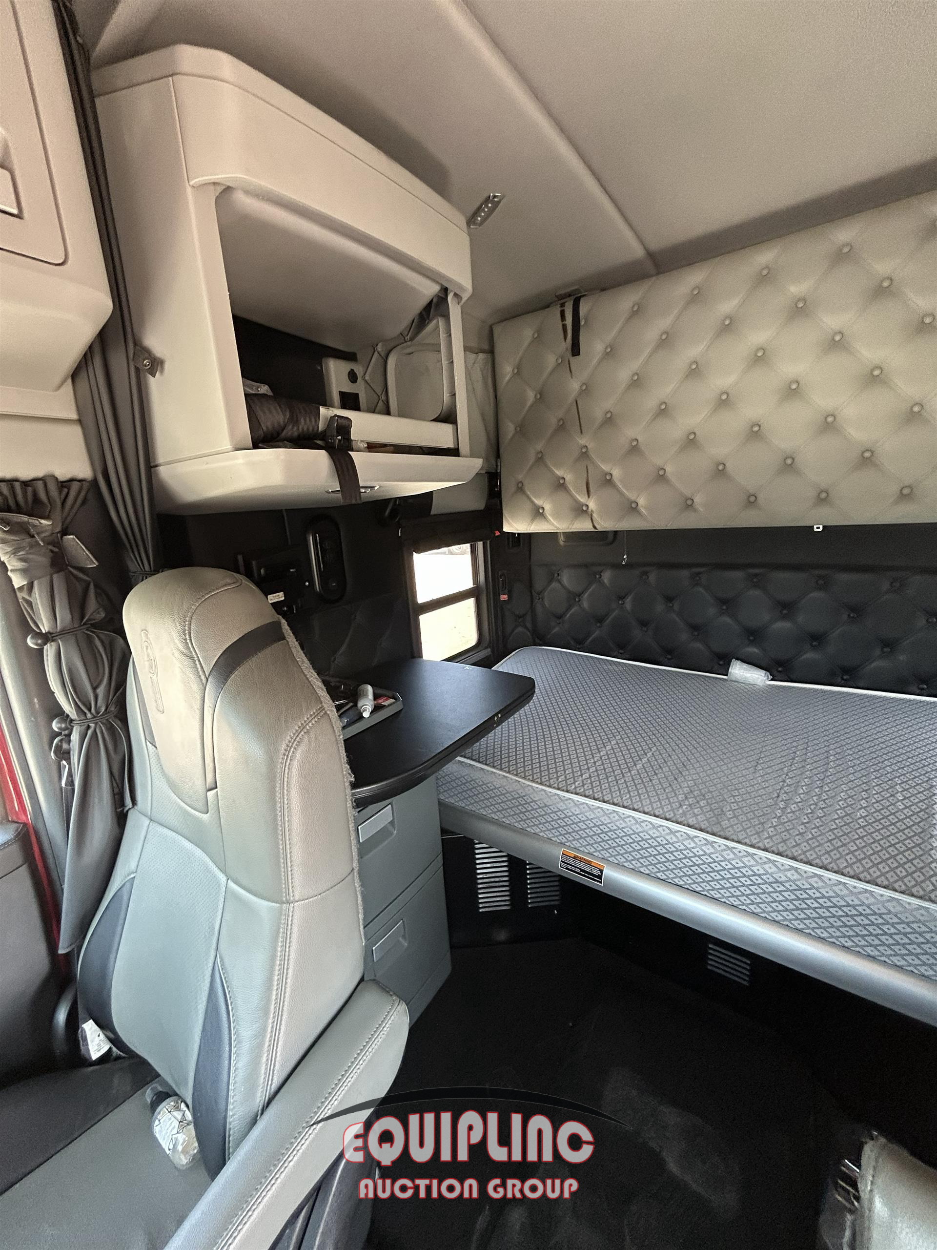 2021 Kenworth W900