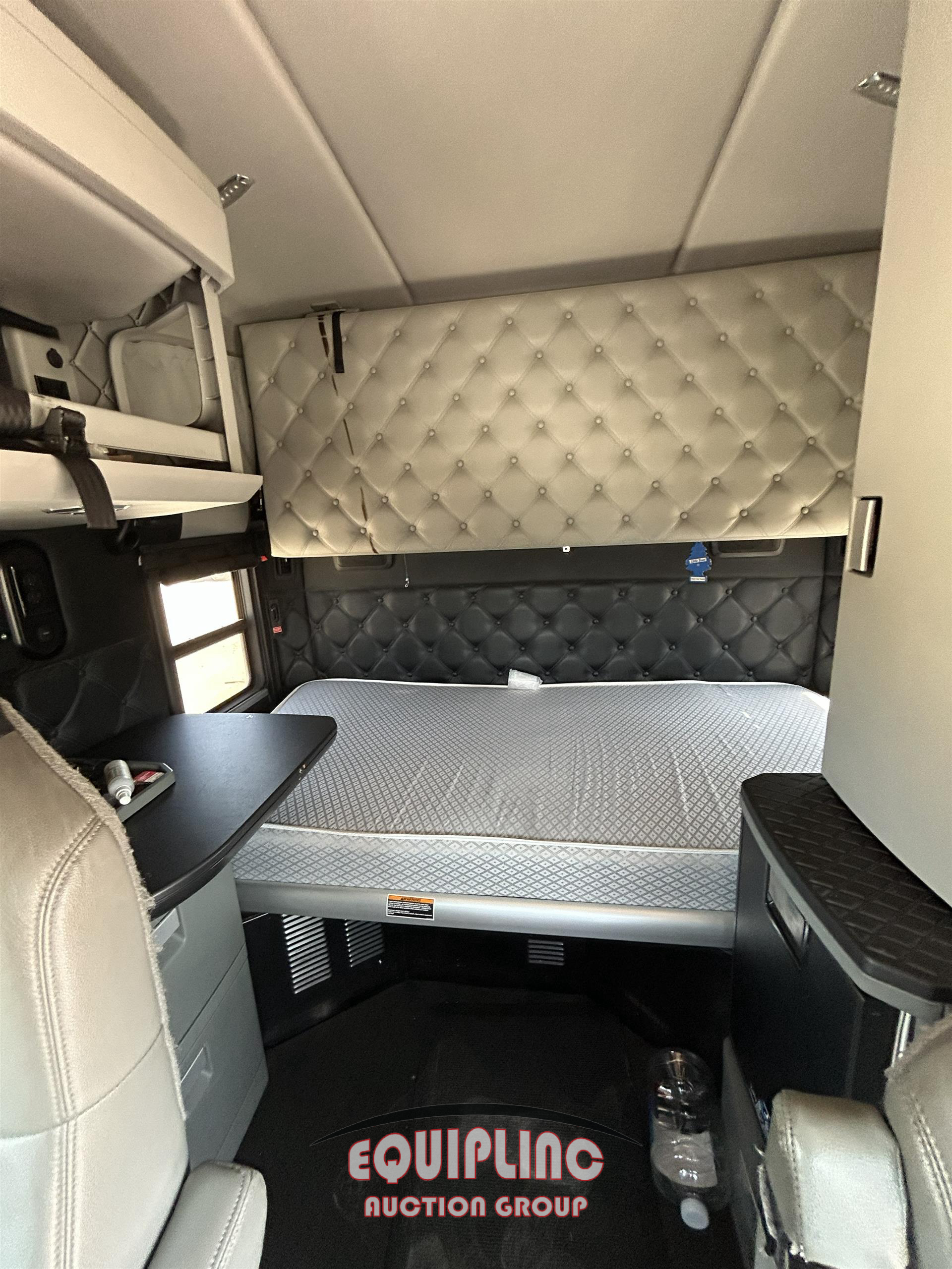 2021 Kenworth W900