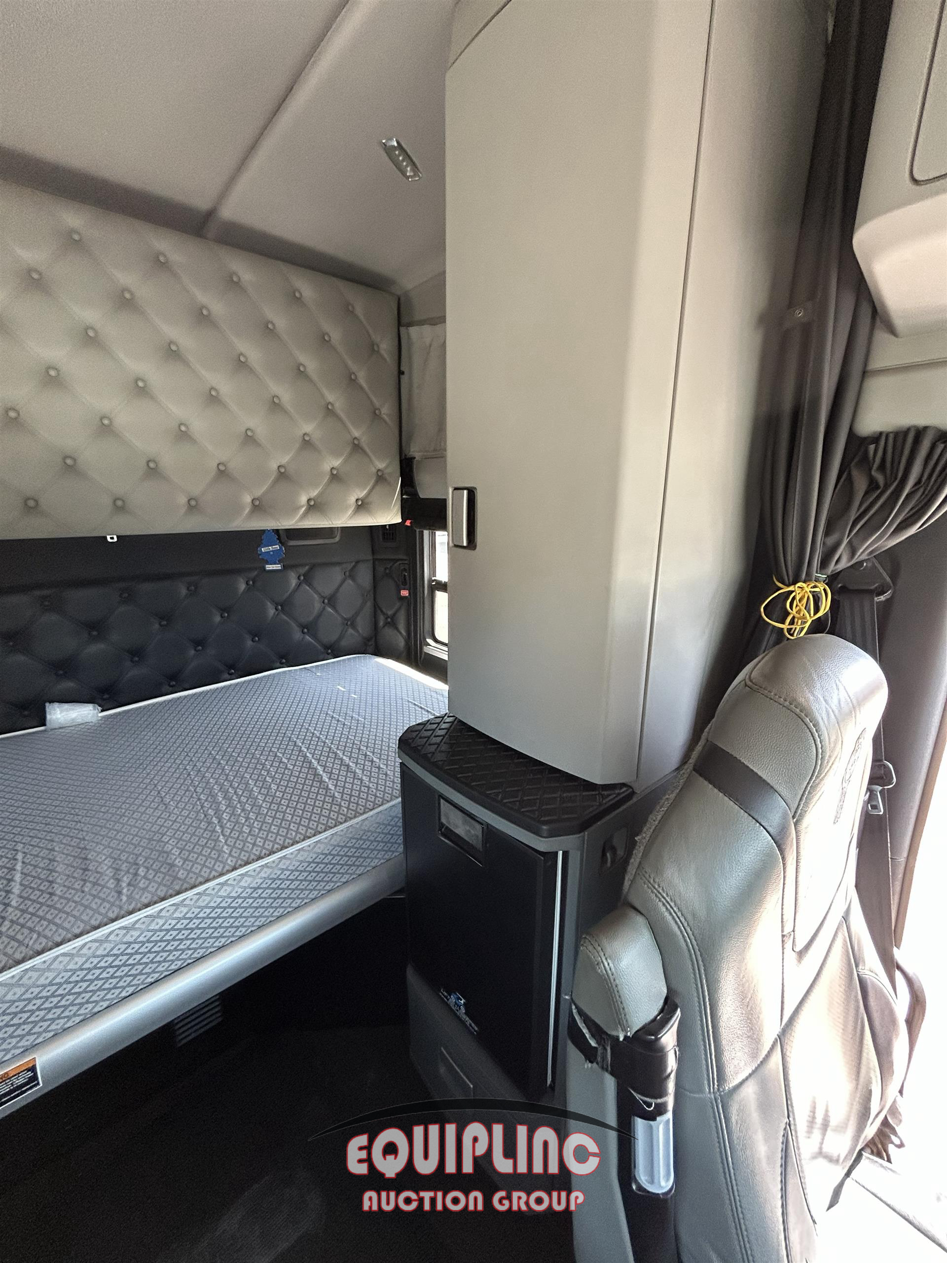 2021 Kenworth W900
