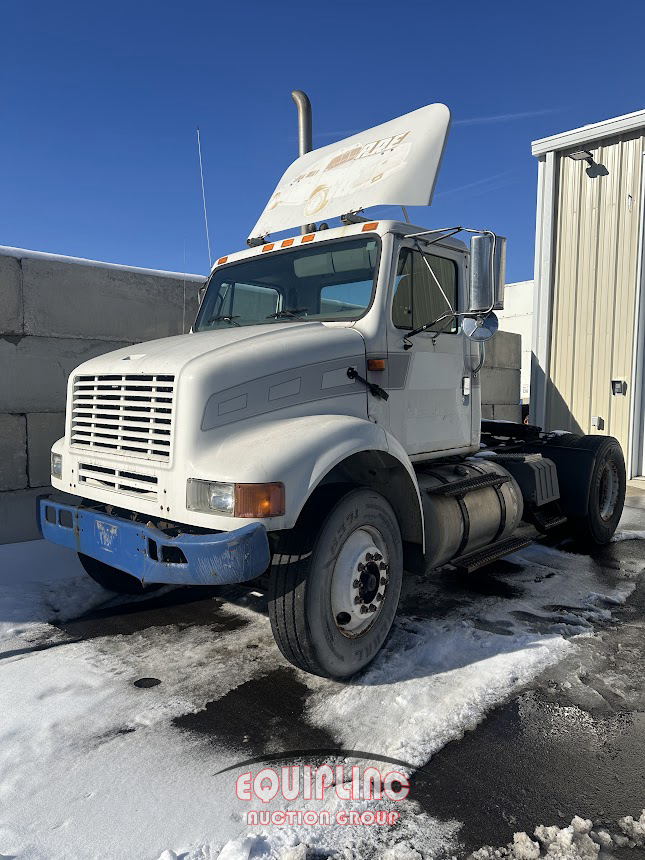 Photo of 2001 International 8100