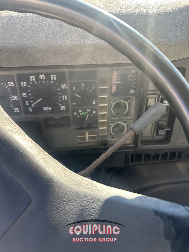 2001 International 8100