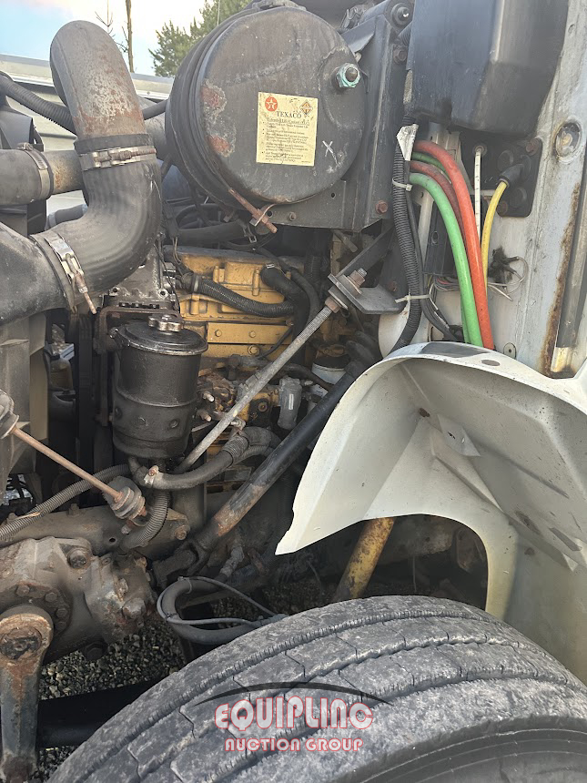 2001 International 8100