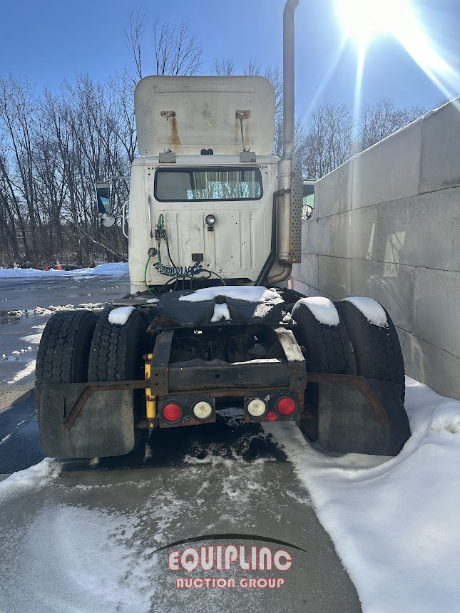 2001 International 8100