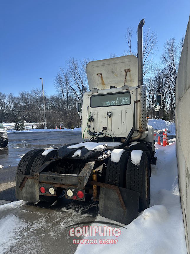 2001 International 8100