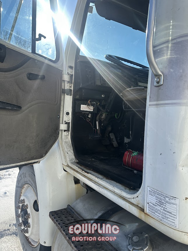 2001 International 8100