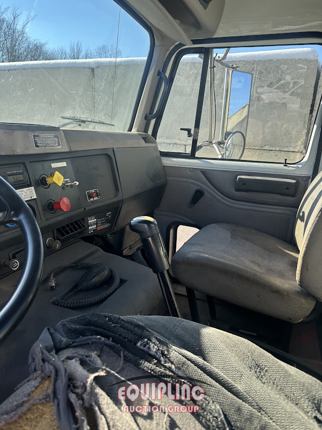 2001 International 8100