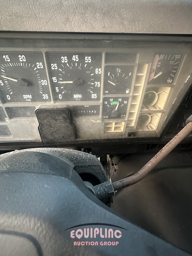 2001 International 8100