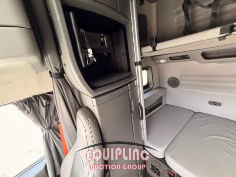 2021 Volvo VNL