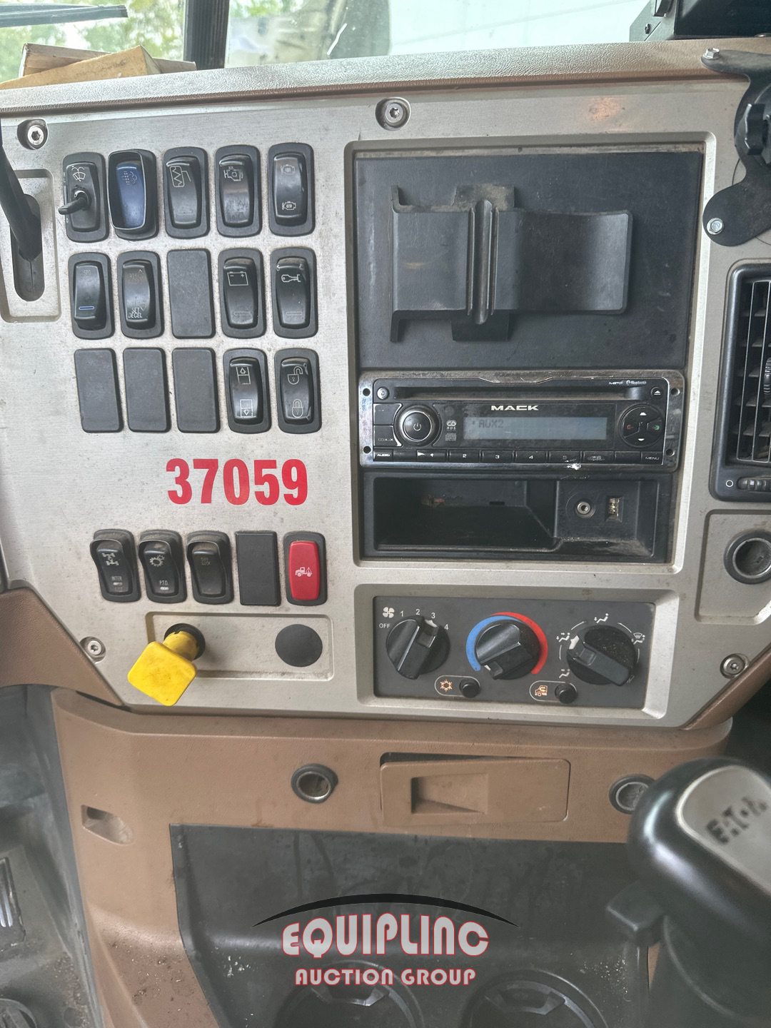 2014 Mack GU713