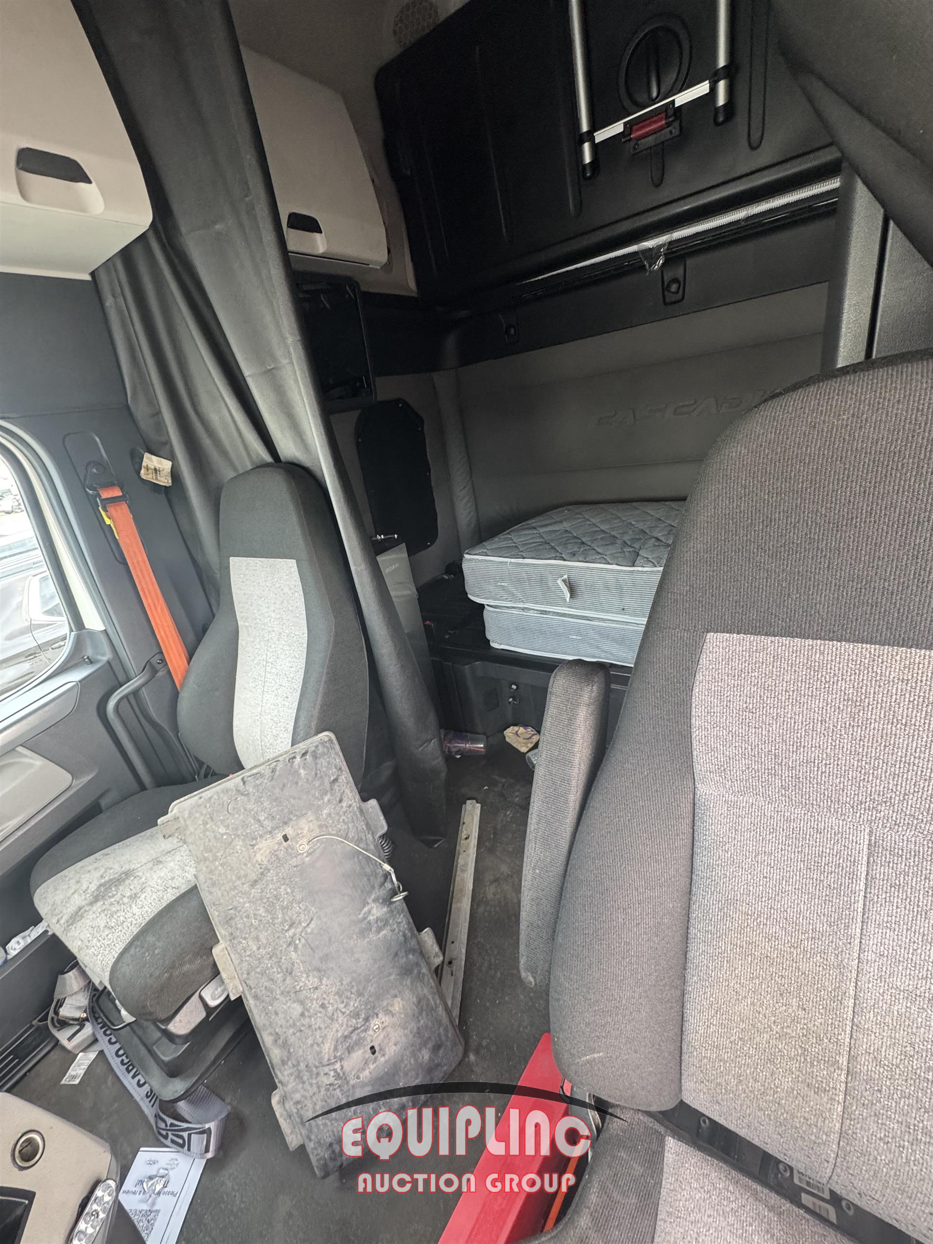 2020 Freightliner CASCADIA