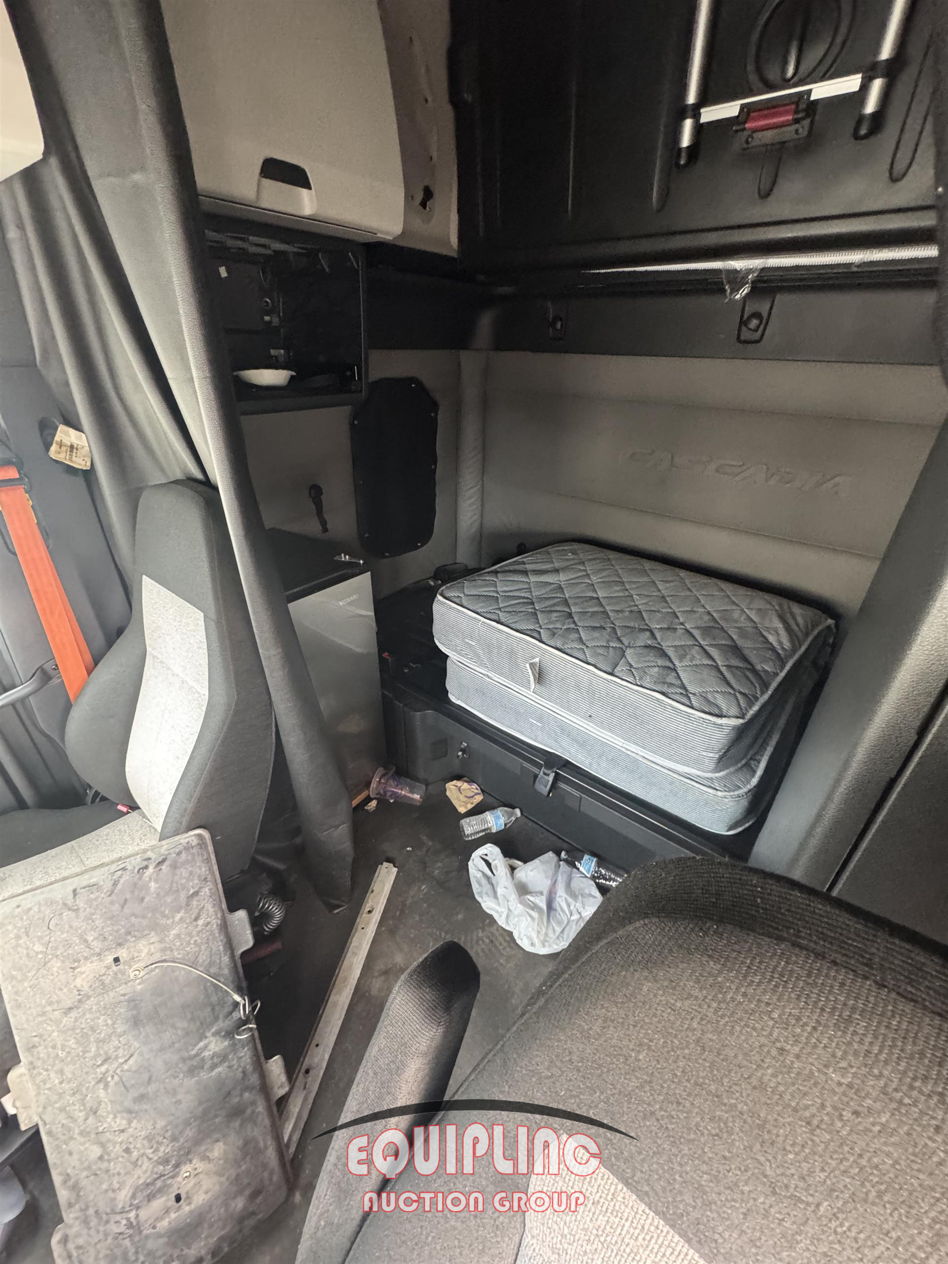 2020 Freightliner CASCADIA