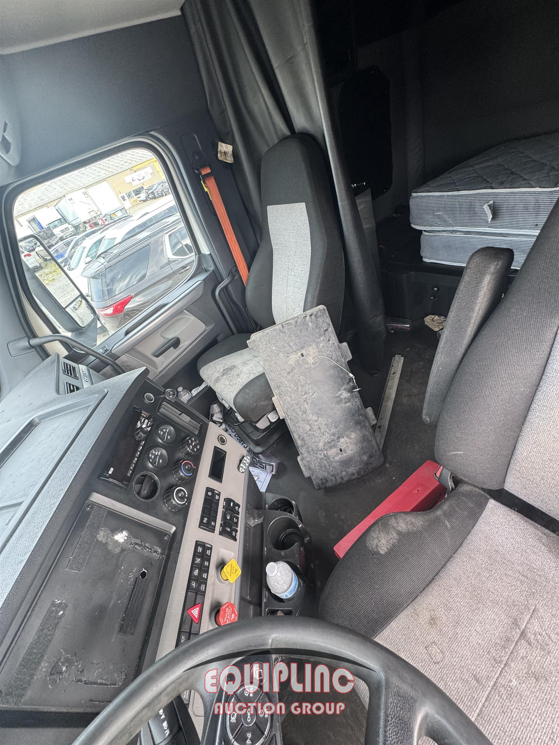 2020 Freightliner CASCADIA