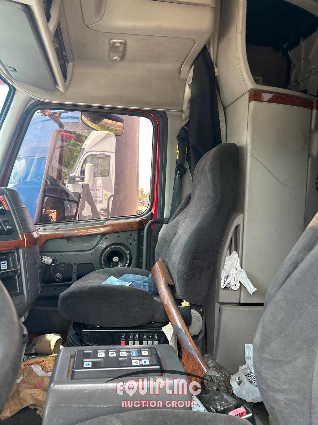 2008 Volvo VNL64T