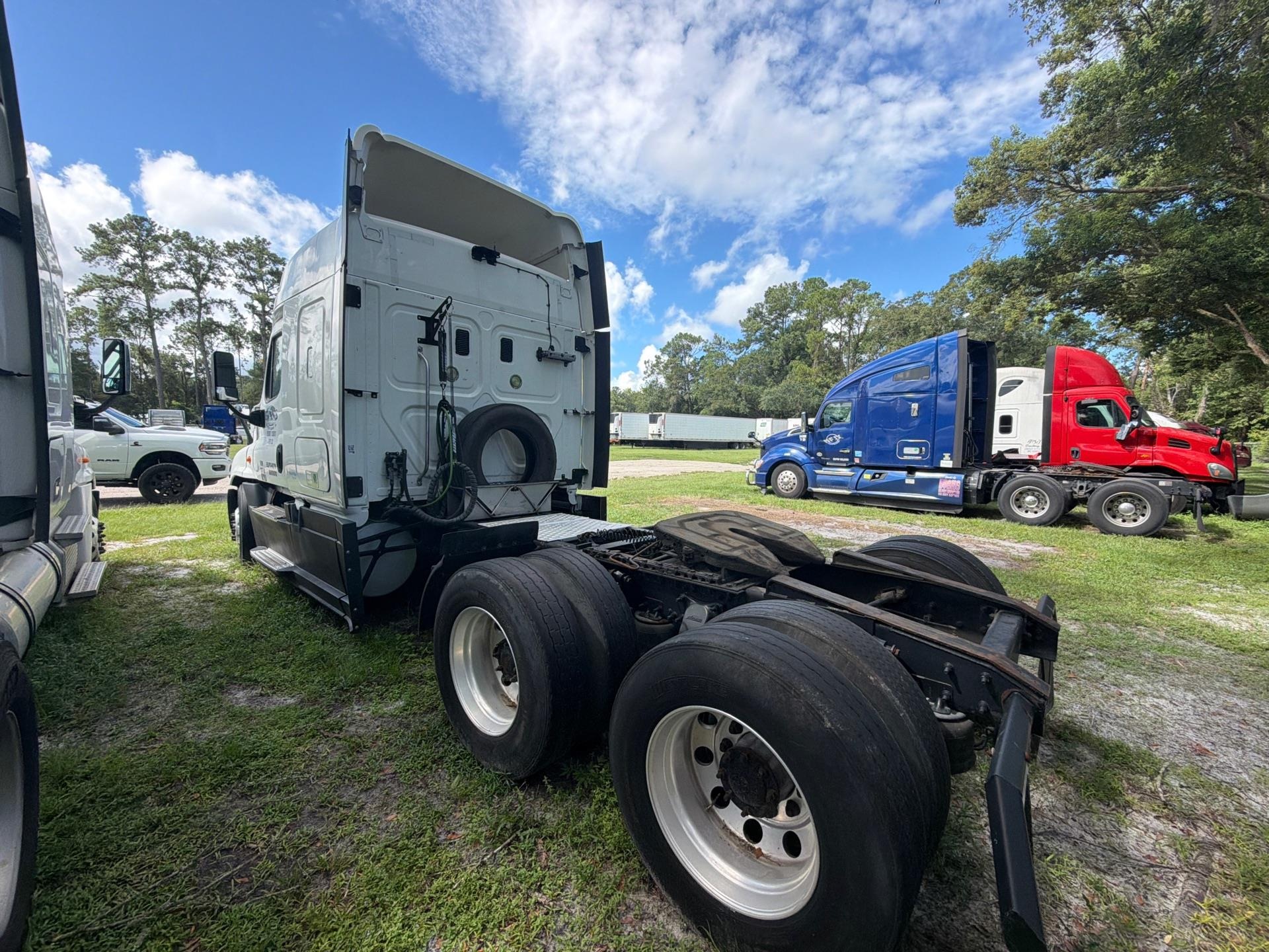 2014 Freightliner CASCADIA