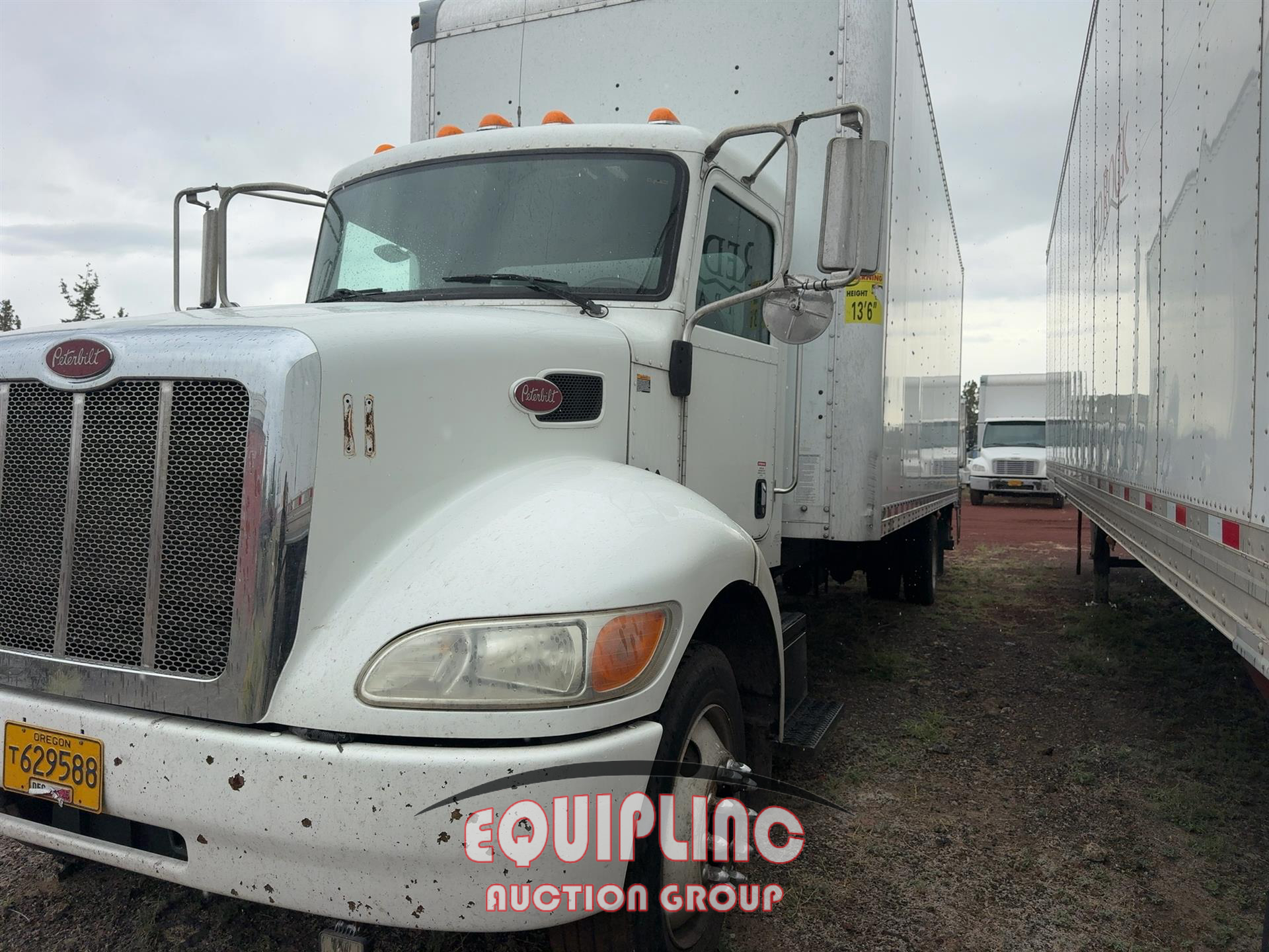 Photo of 2015 Peterbilt 330
