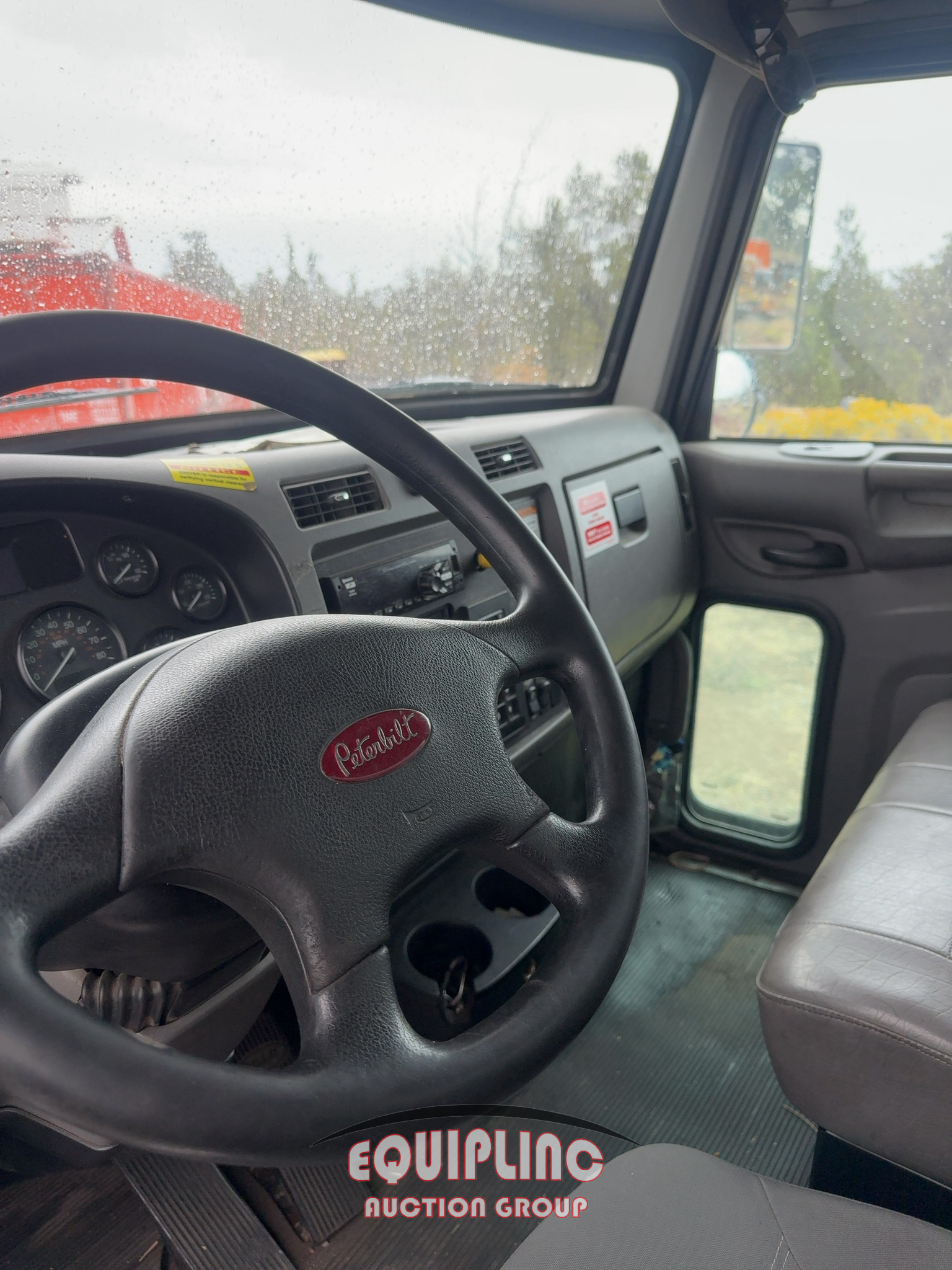 2015 Peterbilt 330