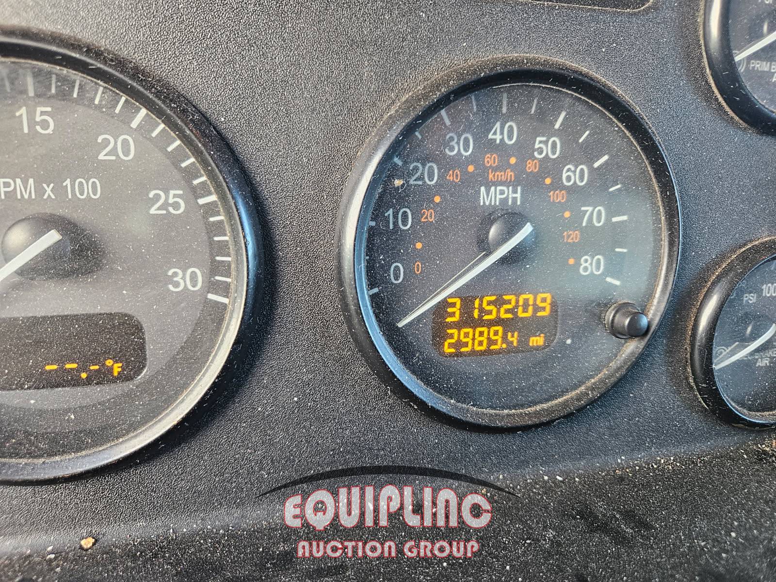 2015 Peterbilt 330