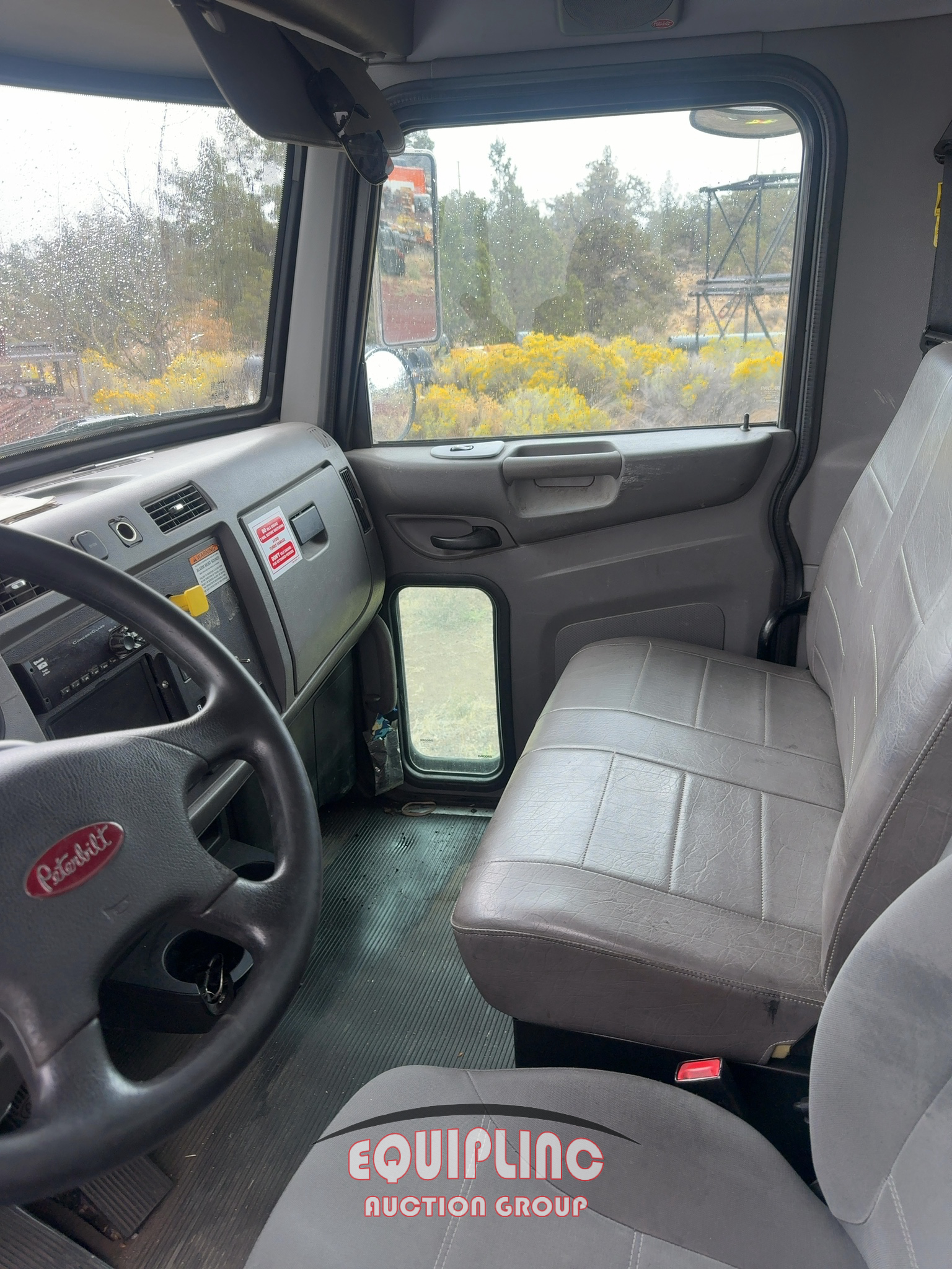2015 Peterbilt 330