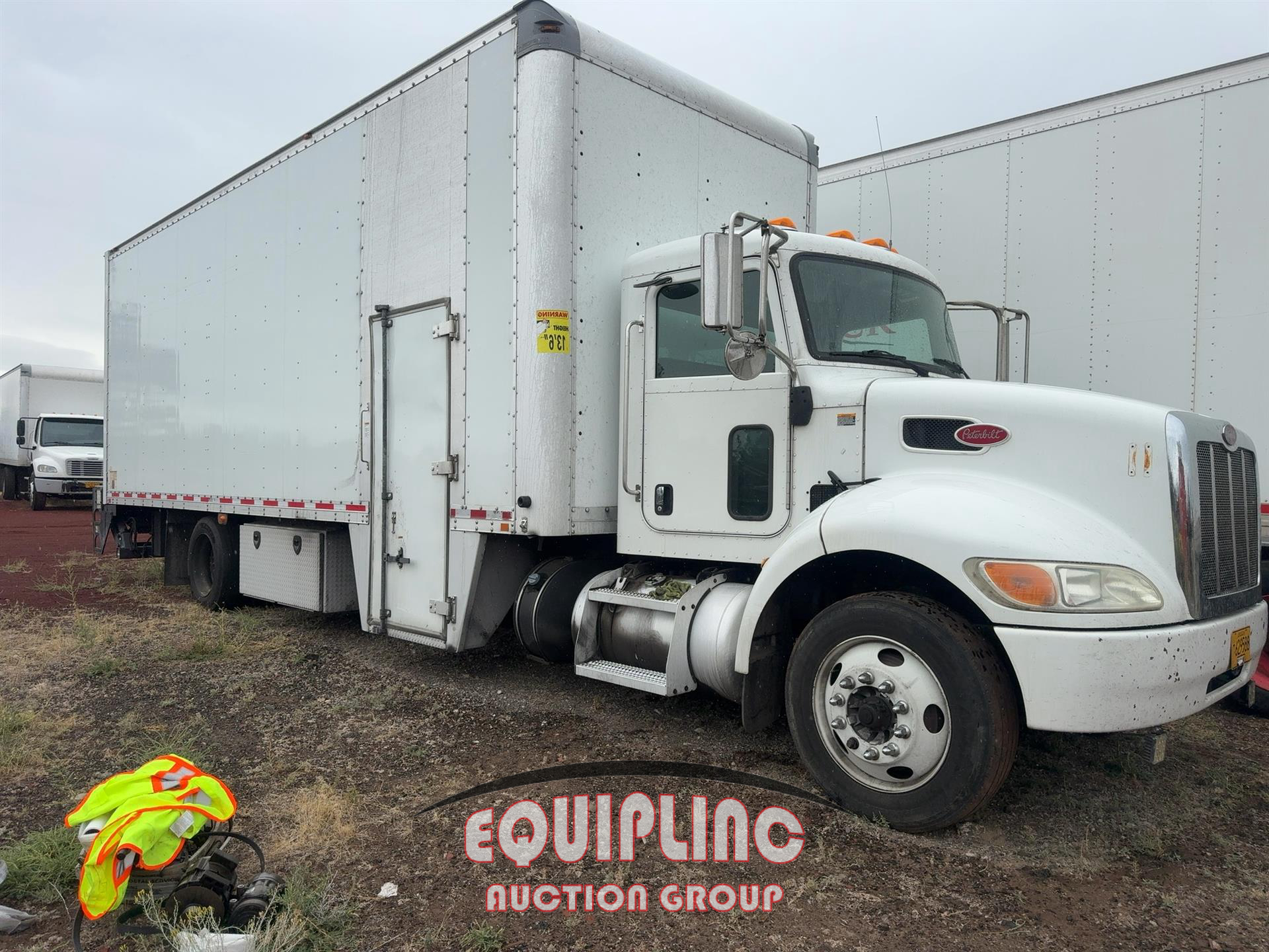 2015 Peterbilt 330