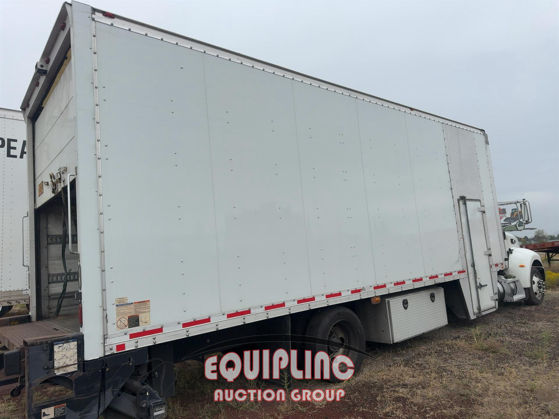 2015 Peterbilt 330