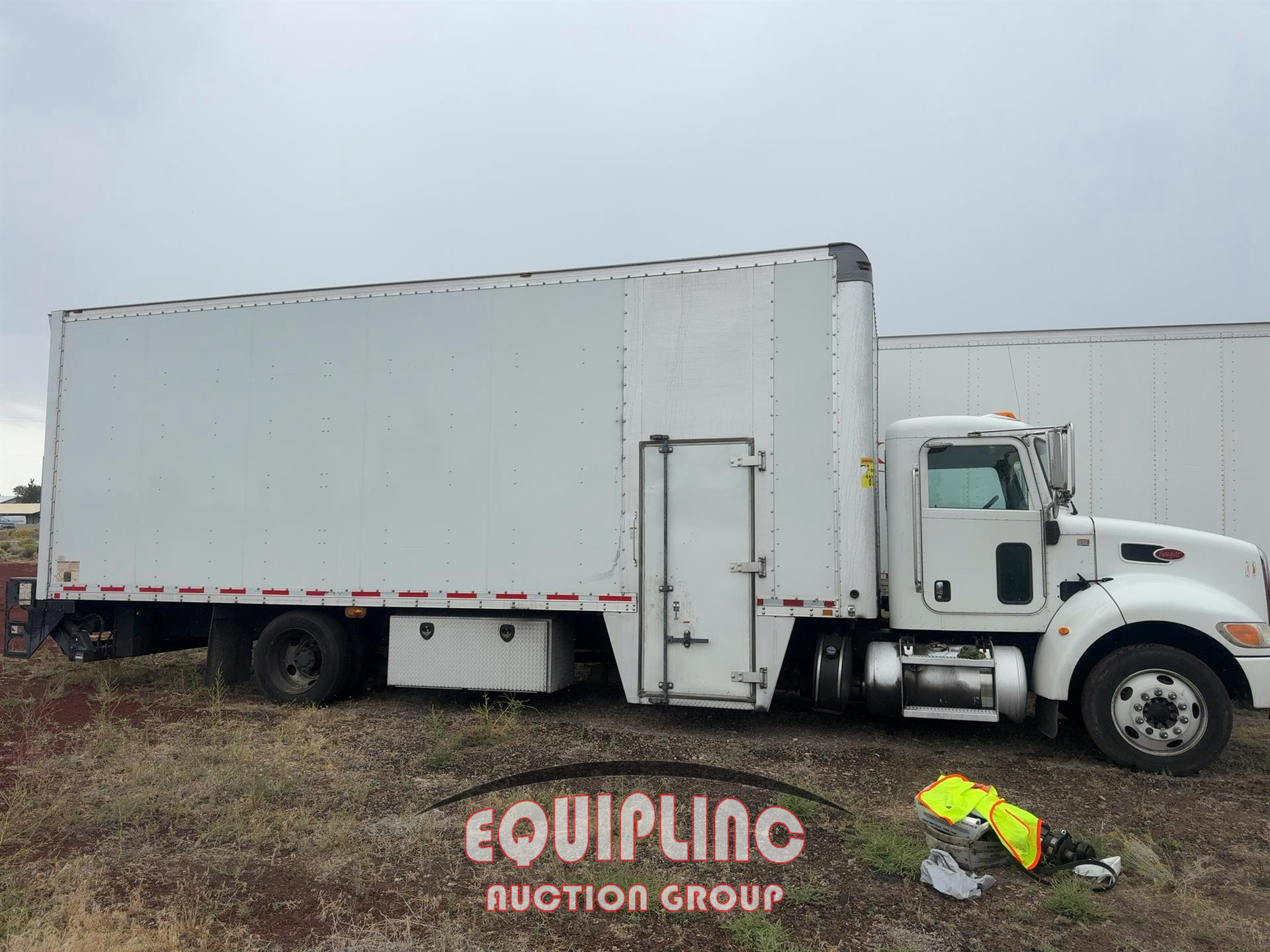 2015 Peterbilt 330