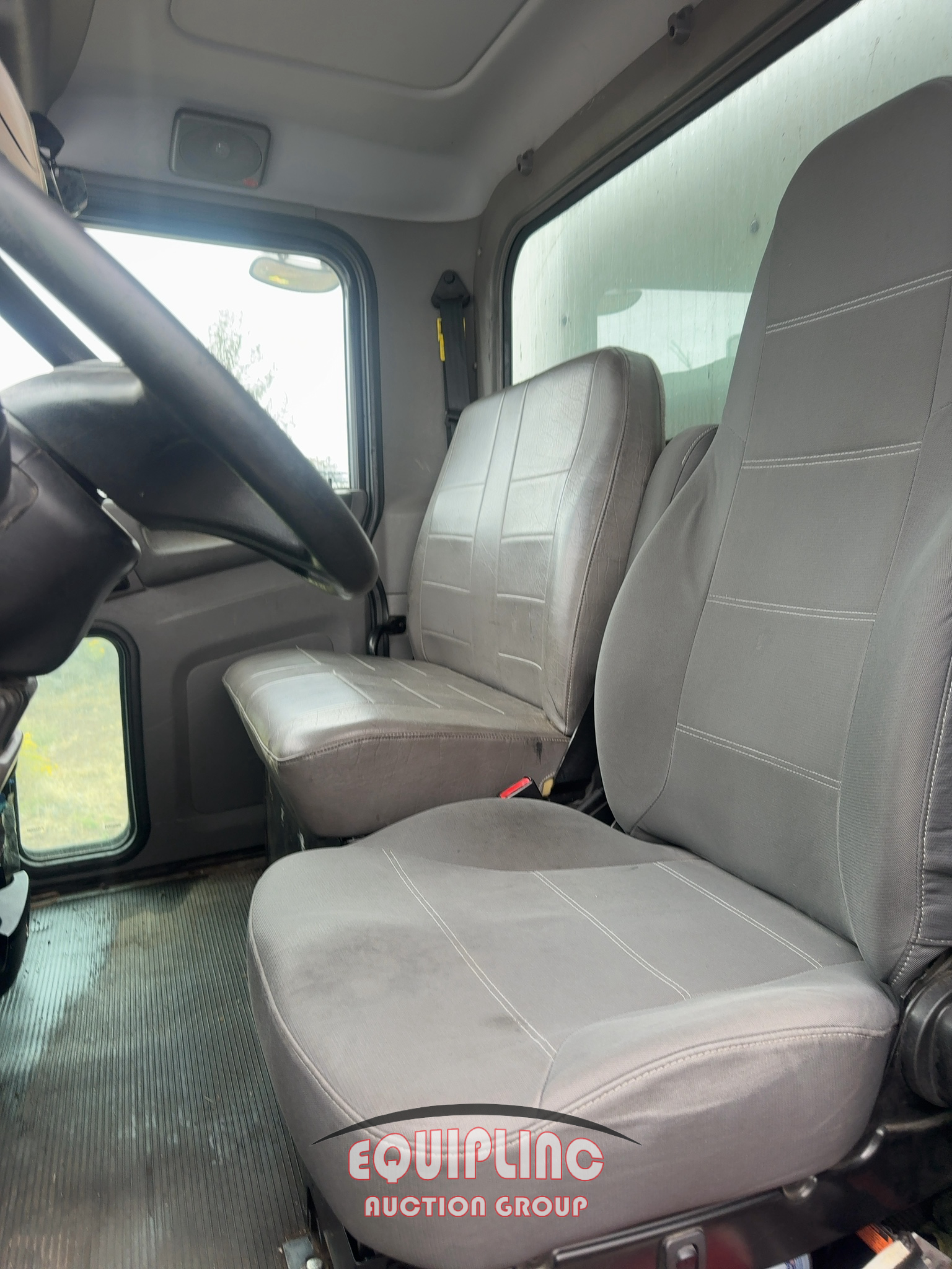 2015 Peterbilt 330