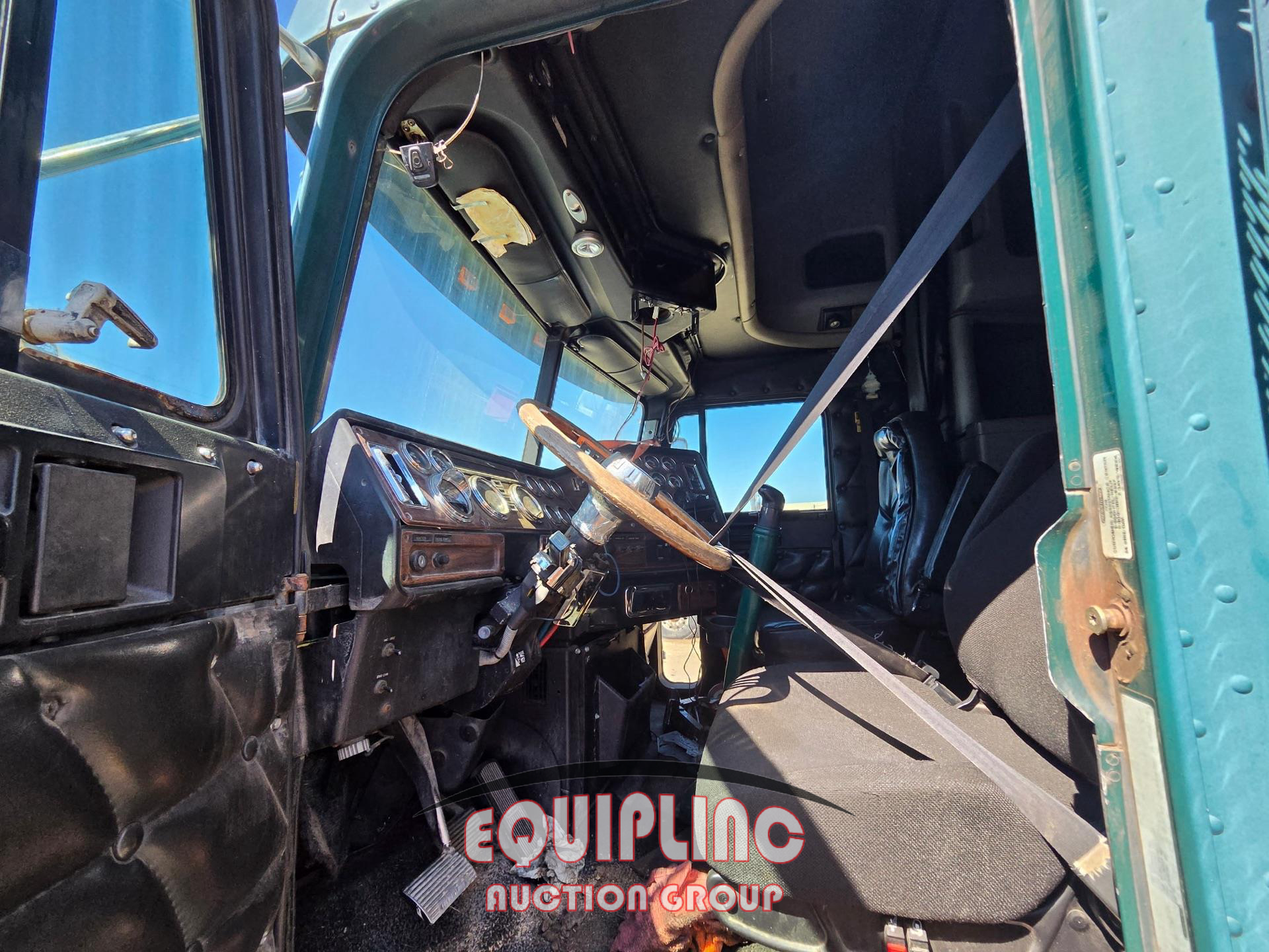 1999 Freightliner FLD132