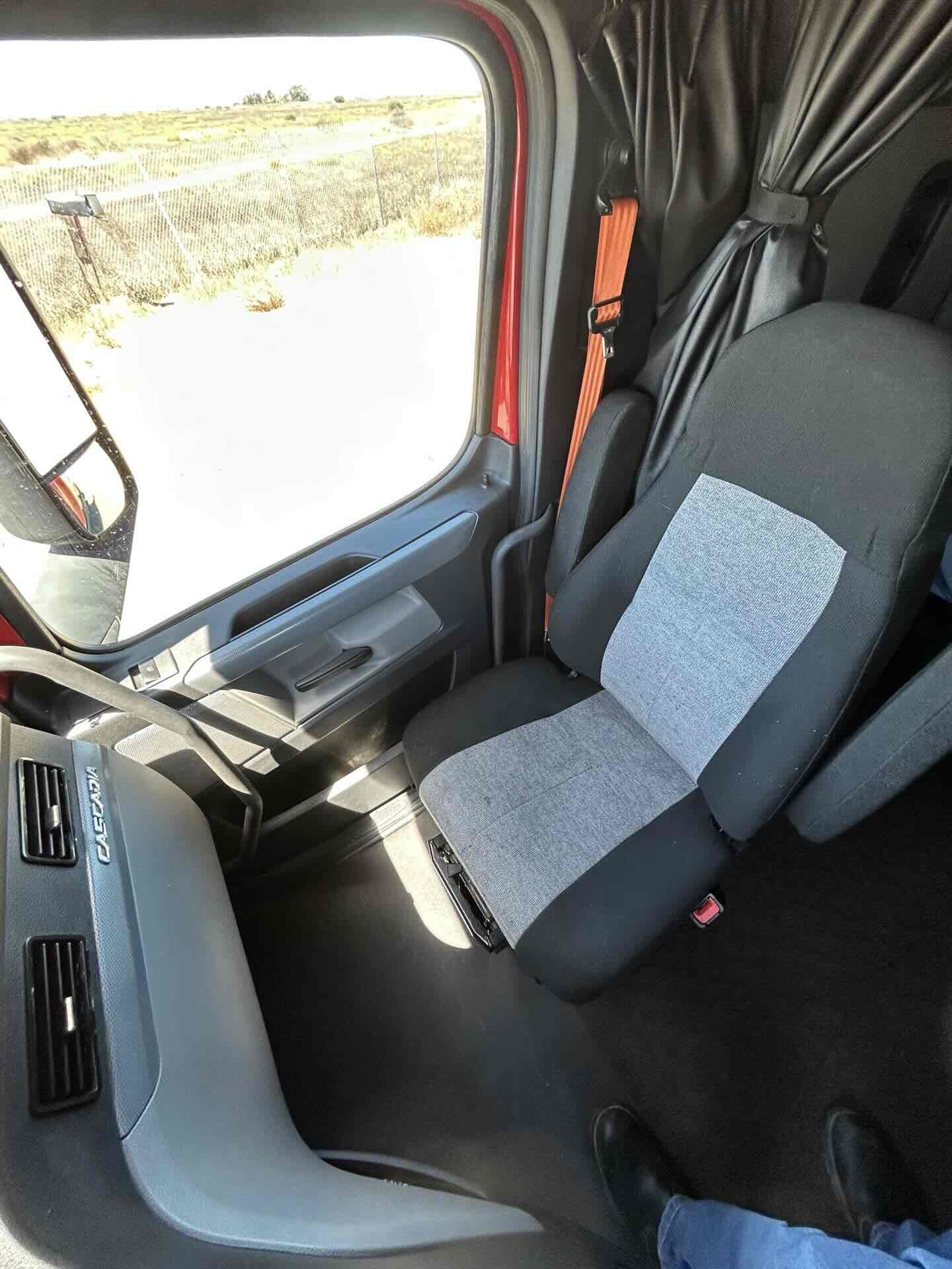 2021 Freightliner Cascadia