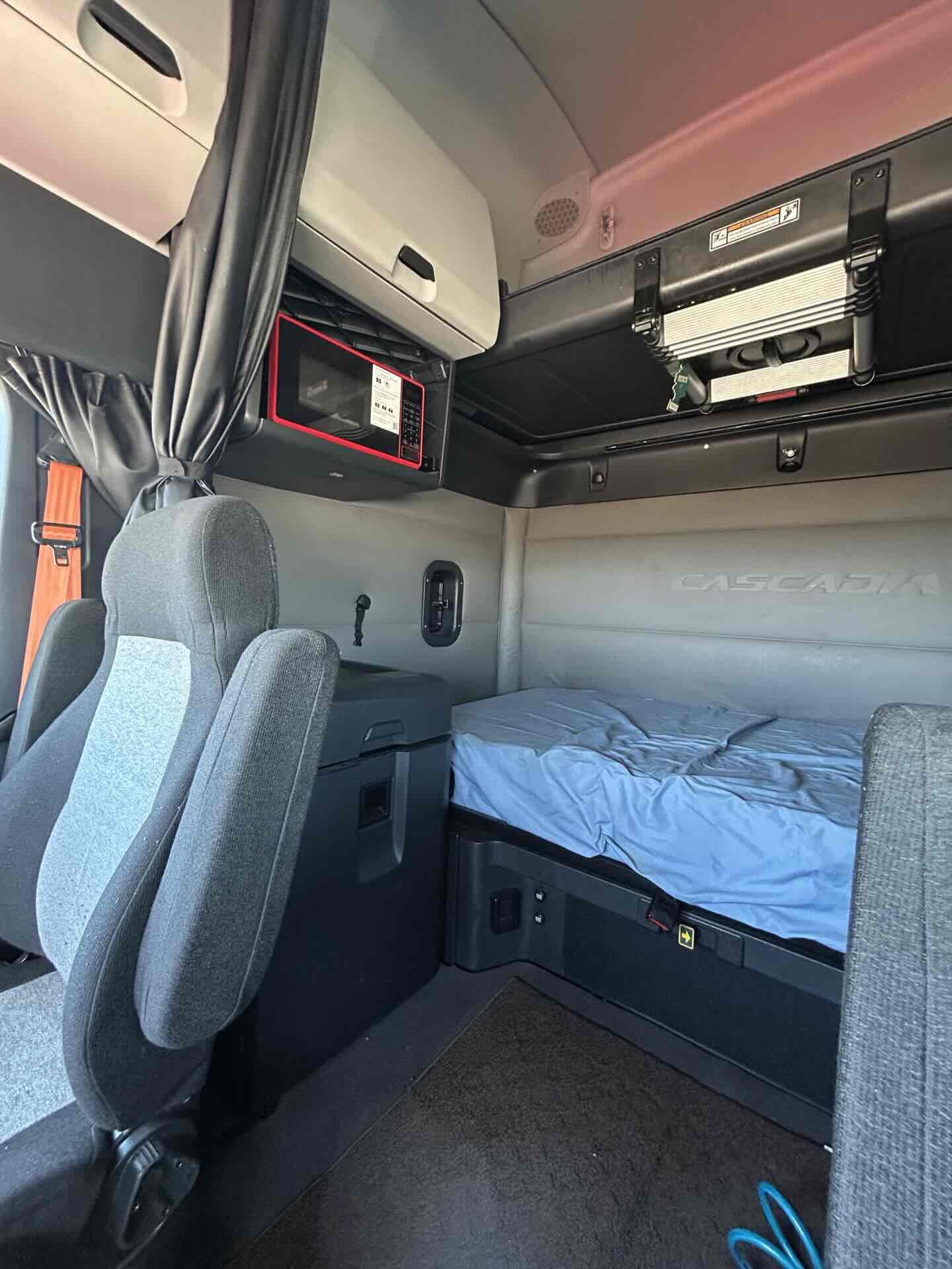 2021 Freightliner Cascadia