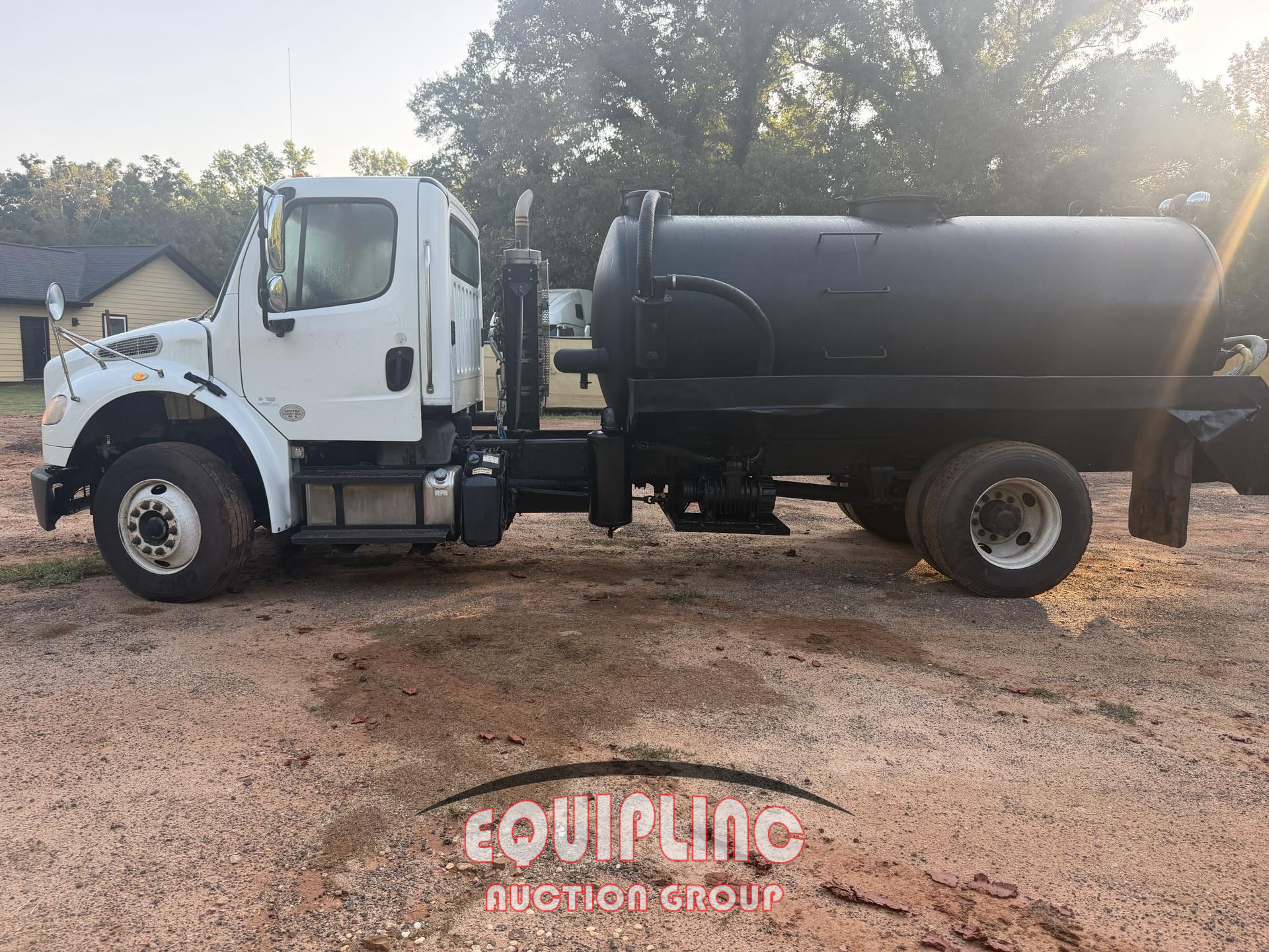 2019 Freightliner M2106