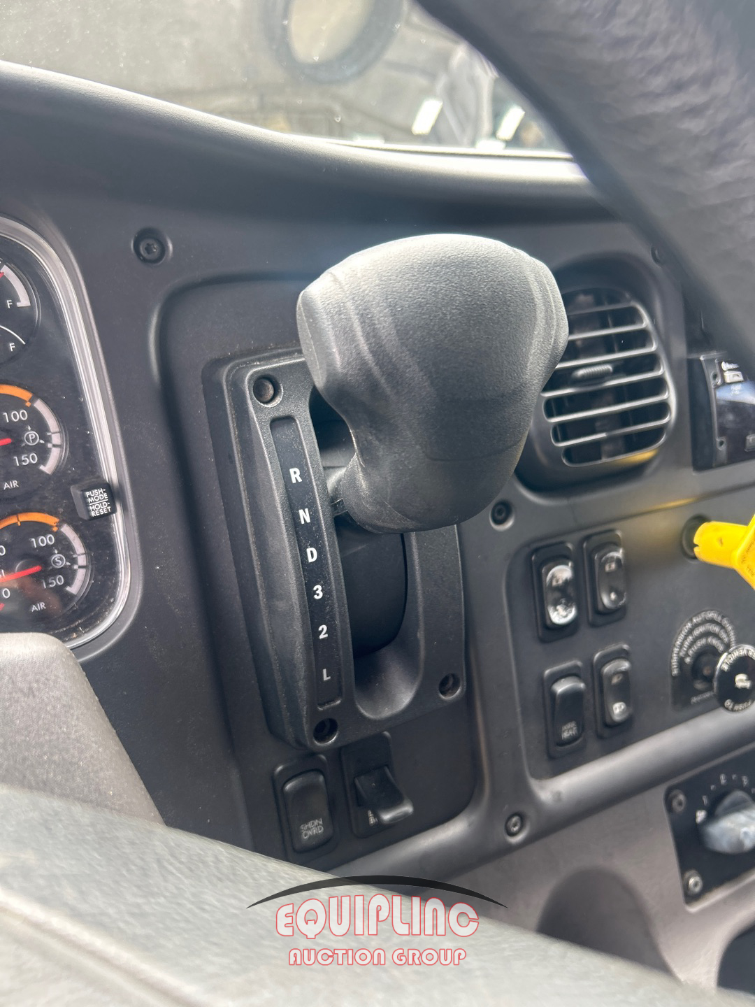 2020 Freightliner M2106