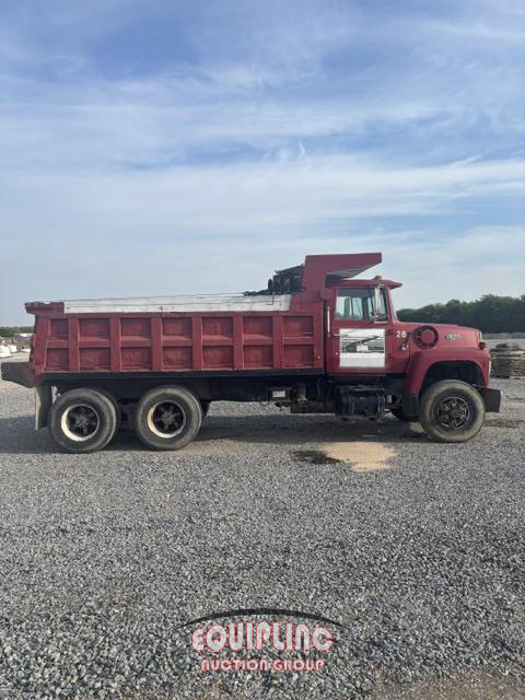 1989 Ford L8000