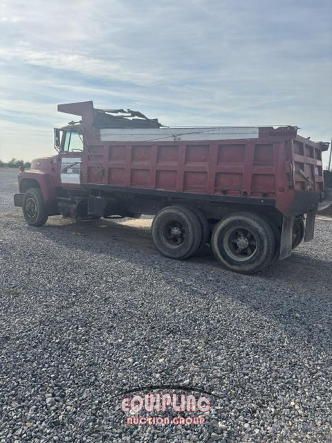 1989 Ford L8000