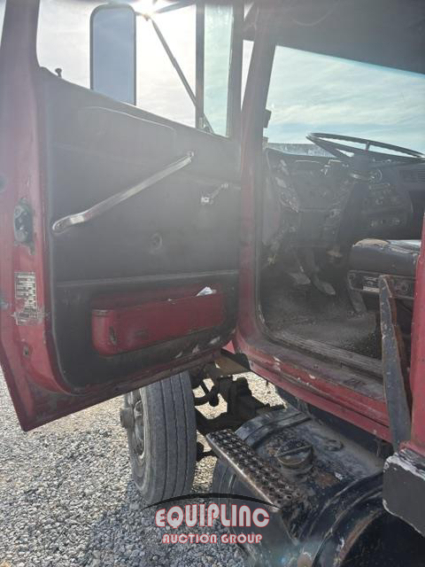 1989 Ford L8000