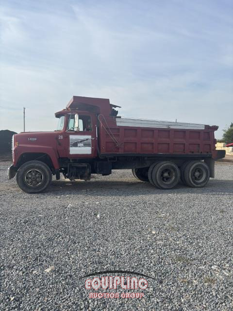 1989 Ford L8000