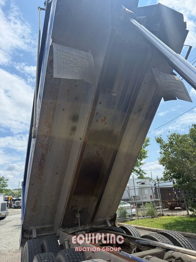 2023 Peterbilt 567