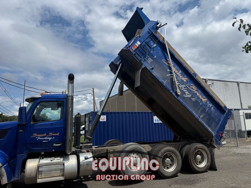 2023 Peterbilt 567