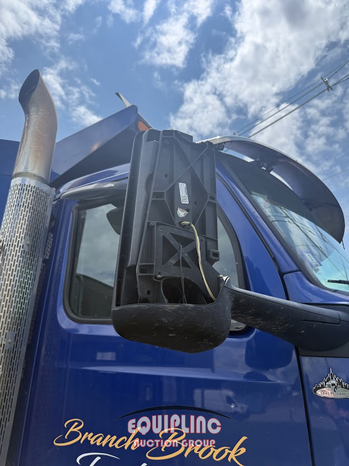 2023 Peterbilt 567